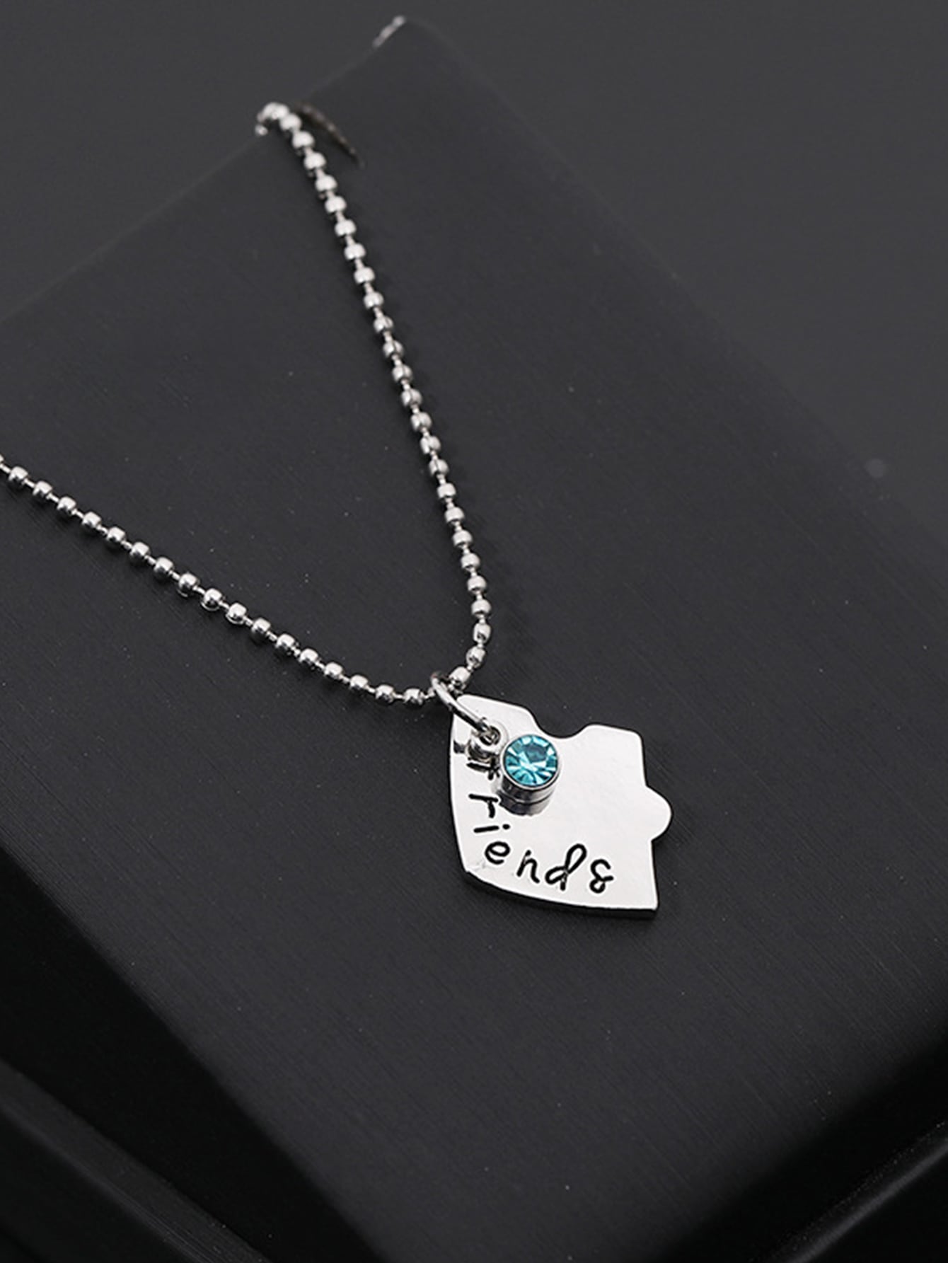 3pcs Gemstone Decor Letter Detail Heart Pendant Necklace